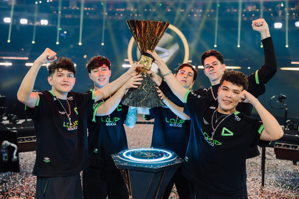 LOUD levanta el trofeo de VALORANT Champions Shanghai 2026 tras vencer a Team Vitality en la Gran Final.