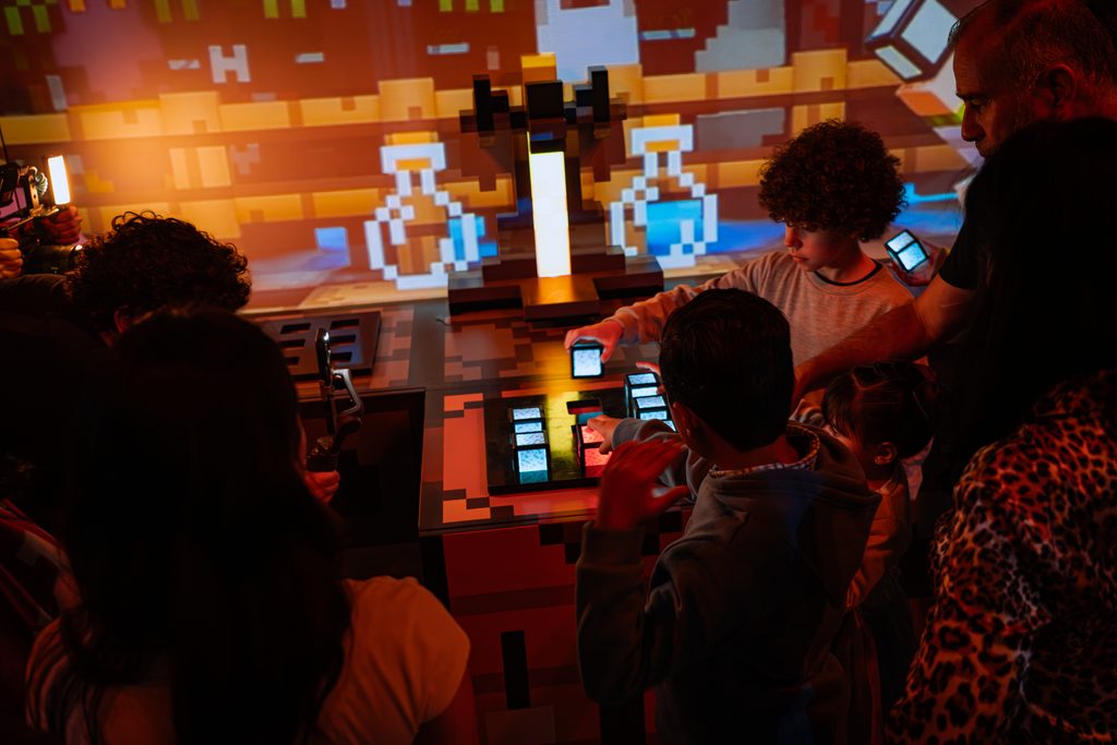 Minecraft Experience: Villager Rescue en Forum Buenavista con nuevas actividades y premios de Family & Fun Nights.