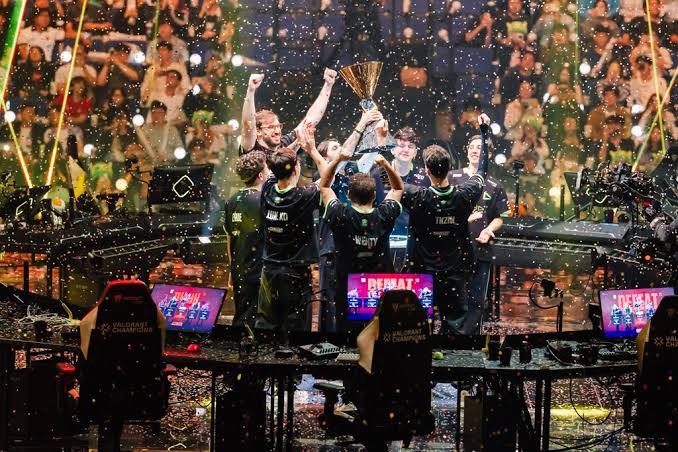 LOUD levanta el trofeo de VALORANT Champions Shanghai 2026 tras vencer a Team Vitality en la Gran Final.