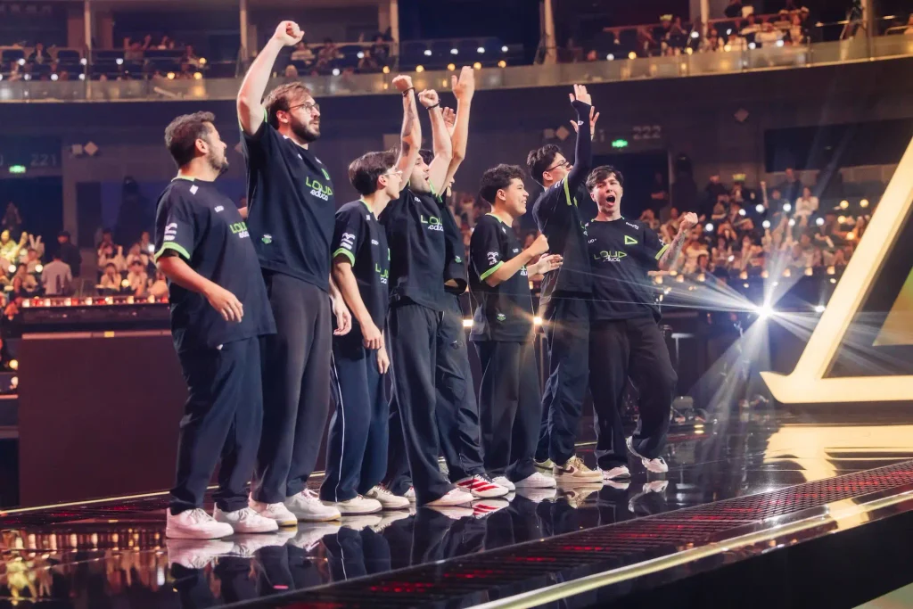 LOUD levanta el trofeo de VALORANT Champions Shanghai 2026 tras vencer a Team Vitality en la Gran Final.